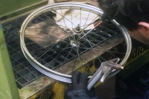 Nuova vita alle biciclette abbandonate: all'opera gli studenti del Polo tecnico-professionale di Lugo